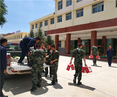 一家親│興海銅鑫慰問部隊(duì)官兵，共話軍企團(tuán)結(jié)魚水情